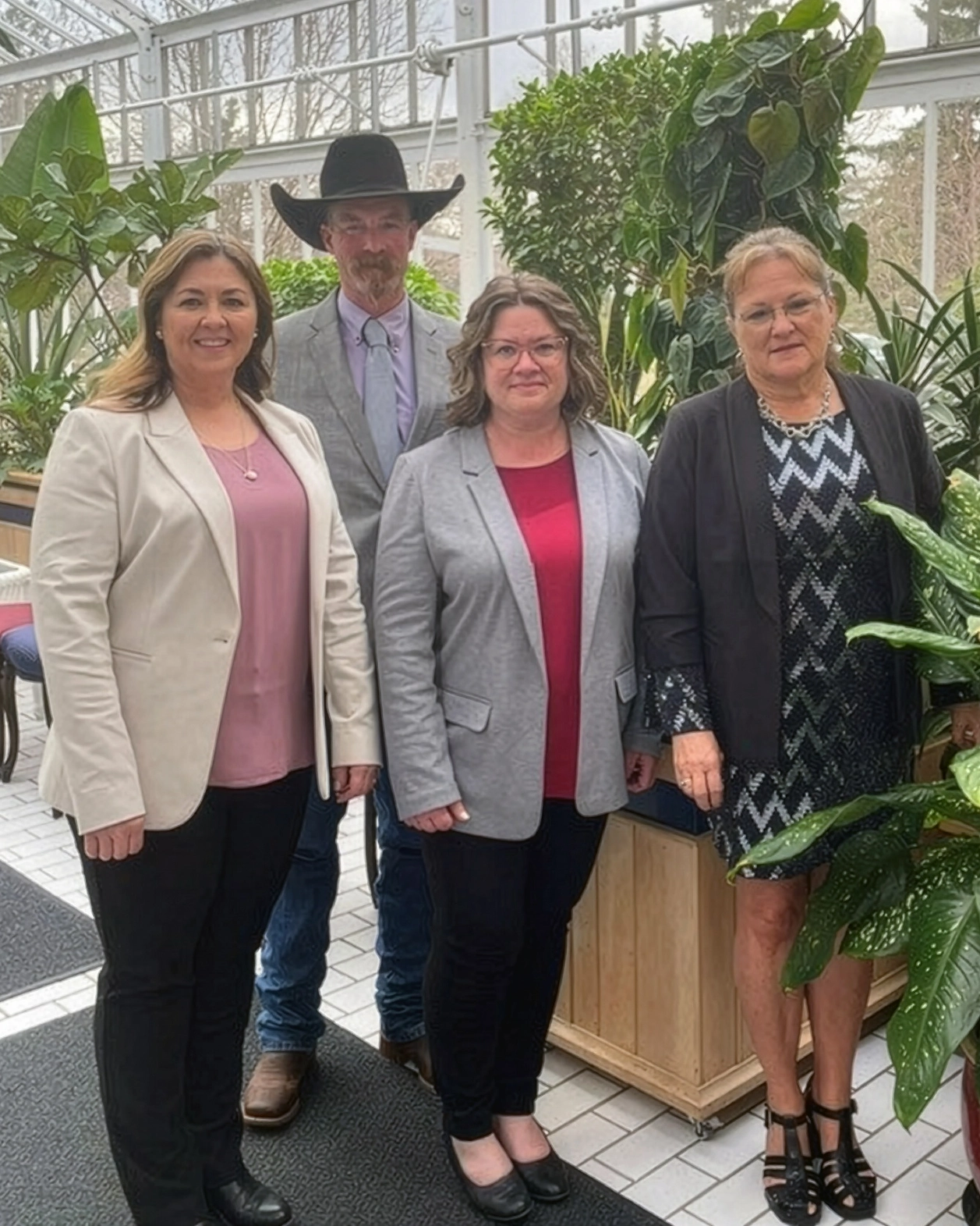 Cynthia Beck, Cyle Stewart, Dr. Michelle Pavloff, Shari Laventure standing in a green house.